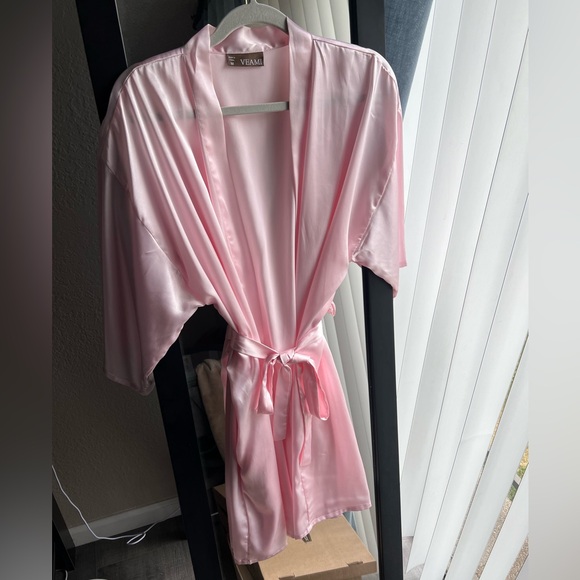 Set of two (2) satin robes - Picture 9 of 12